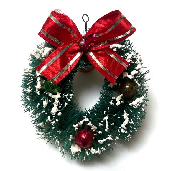 Vintage Bottle Brush Wreath Ornament - Picture 1 of 6